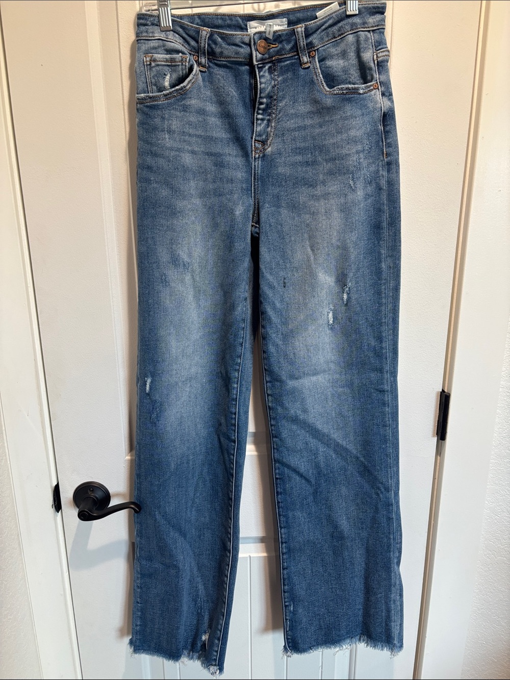 Women Straight Leg Jeans in Medium Blue